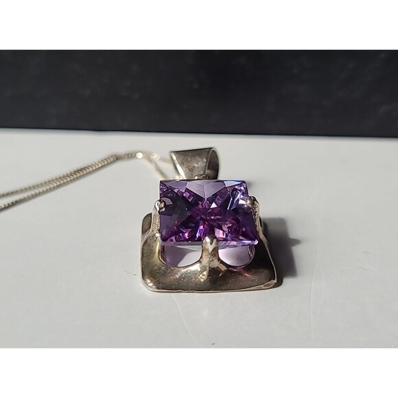 925 Sterling Silver Faceted Purple Glass Rectangular Shaped Pendant Necklace - Picture 5 of 10